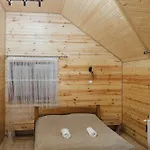 Family еко номери та будинки 3* Яблоница