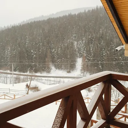 Family еко номери та будинки Yablunytsia