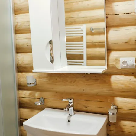 Family еко номери та будинки