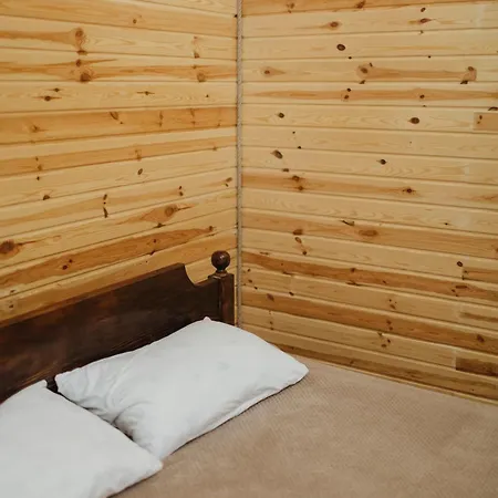 Family еко номери та будинки Gasthuis Yablunytsia