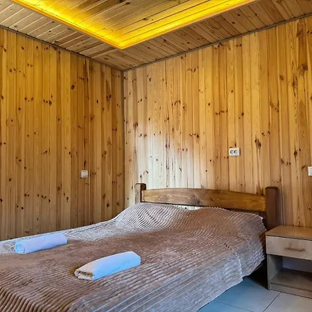 Family еко номери та будинки