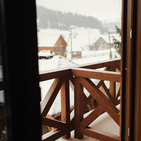 Family еко номери та будинки Yablunytsia