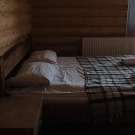 Family еко номери та будинки Gasthuis Yablunytsia