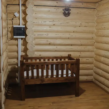 Family еко номери та будинки * ヤブルニツァ