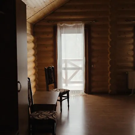 Family еко номери та будинки Jablunytsja