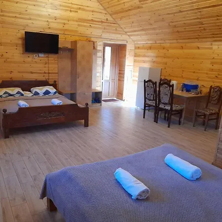 Family еко номери та будинки Jablunytsja