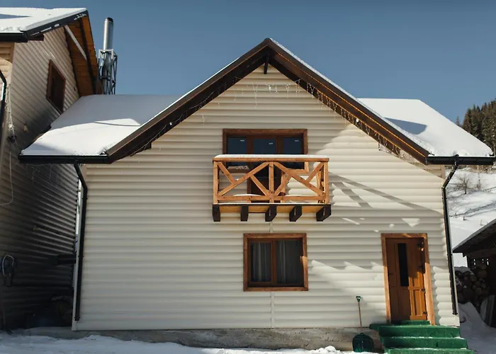 Family еко номери та будинки 3* Yablunytsya
